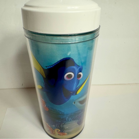 NWT. Disney Pixar Finding Dory Tumbler 16oz with Lid & Straw - Picture 3 of 11